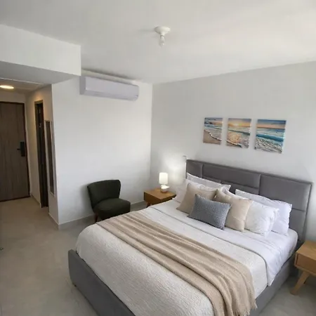 Golden Breeze Apartment *